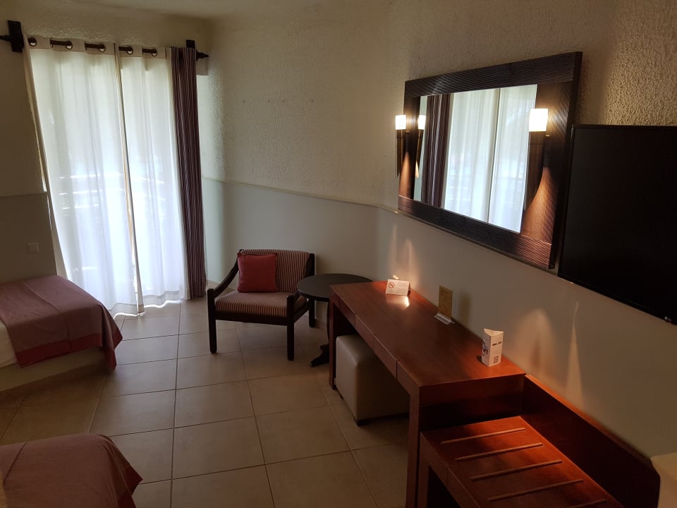 Zimmer Apollonia Beach Resort & Spa