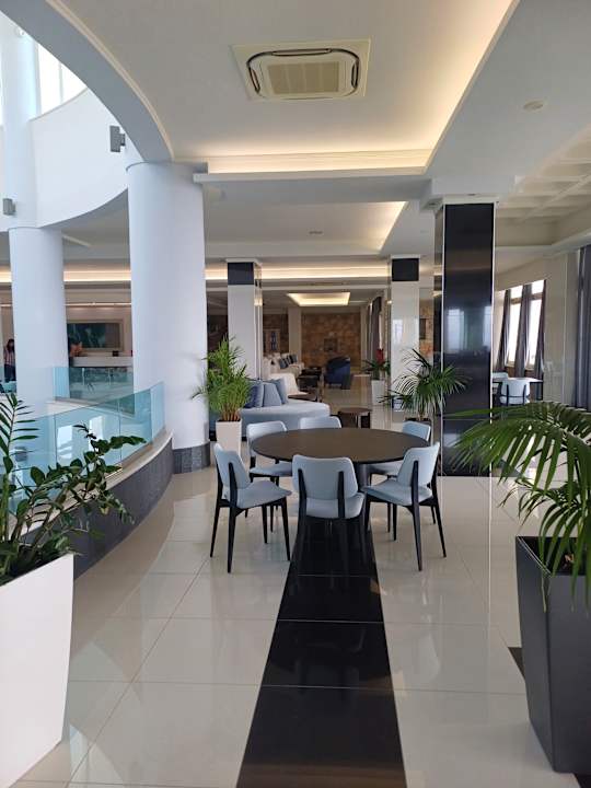 Lobby Grand Blue Beach Hotel