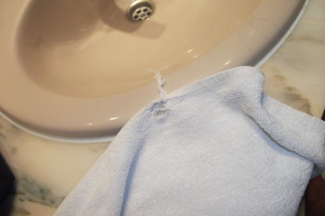 Zerissenes Handtuch bei vier Sternen Hotel Mariant Park