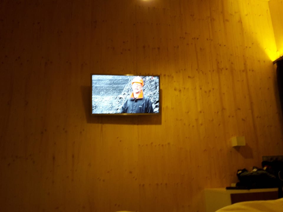 Flat-TV optimal motiert Haus Deutinger