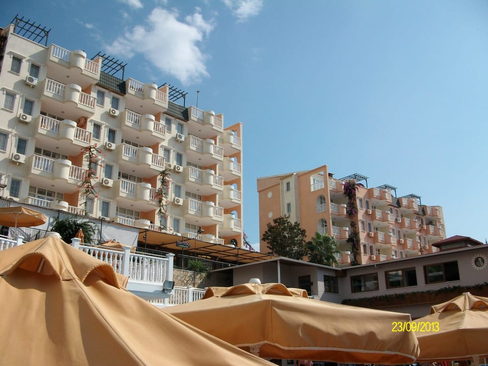 Über den Schirmen Hotel Club Paradiso