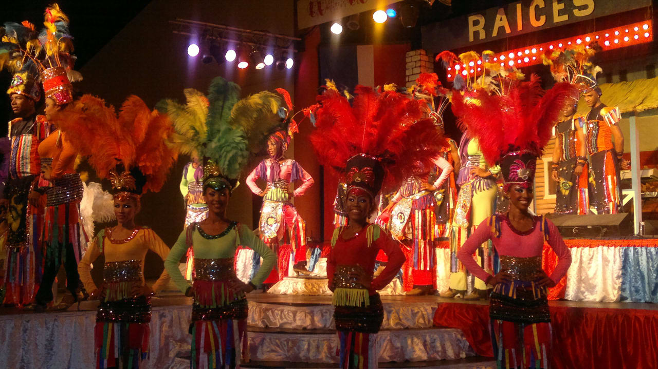 Show Raises Dominicanas Grand Palladium Punta Cana Resort & Spa