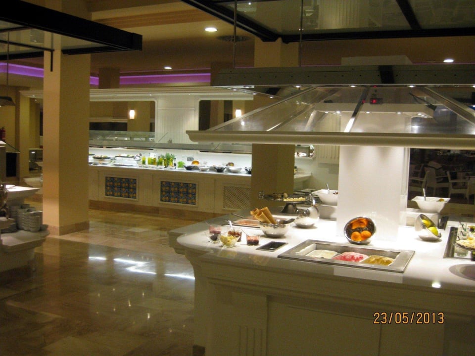 Neuangeordnetes Büffet Hipotels Playa la Barrosa