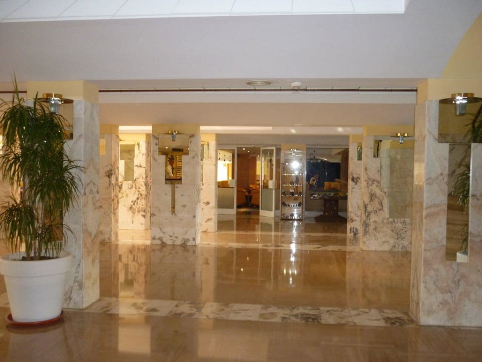 Schicke Lobby Iberostar Waves Ciudad Blanca