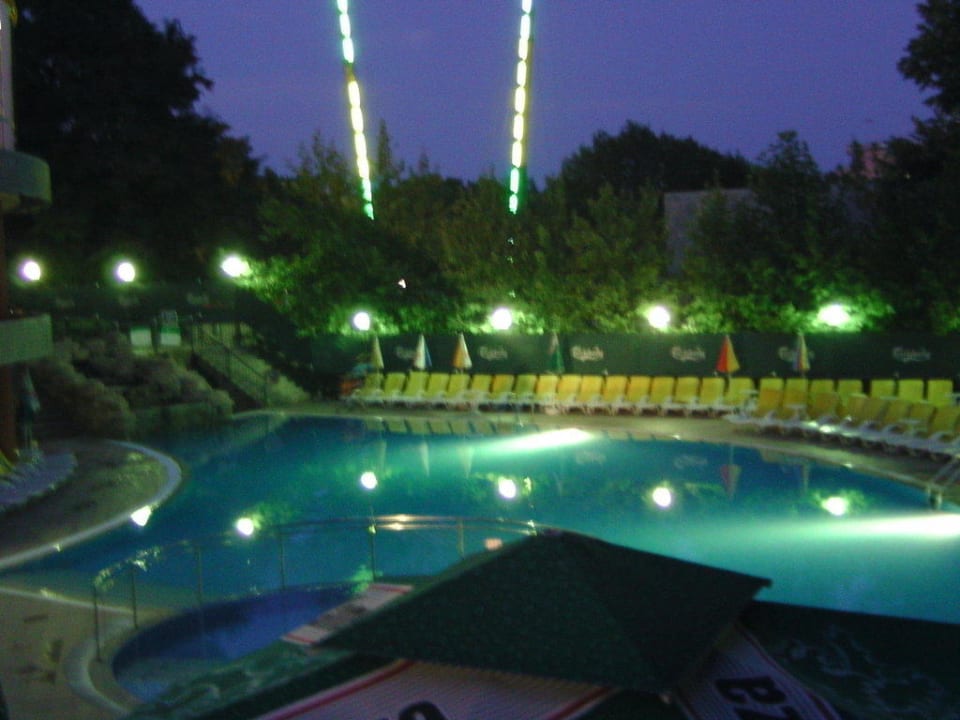 Pool abends Hotel Atlas