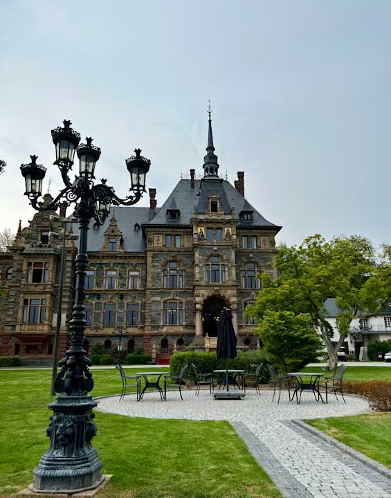 Gartenanlage Schloss Lieser, Autograph Collection