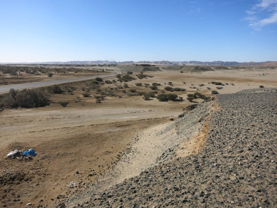 Hinter dem Hotel Shams Alam Beach Resort