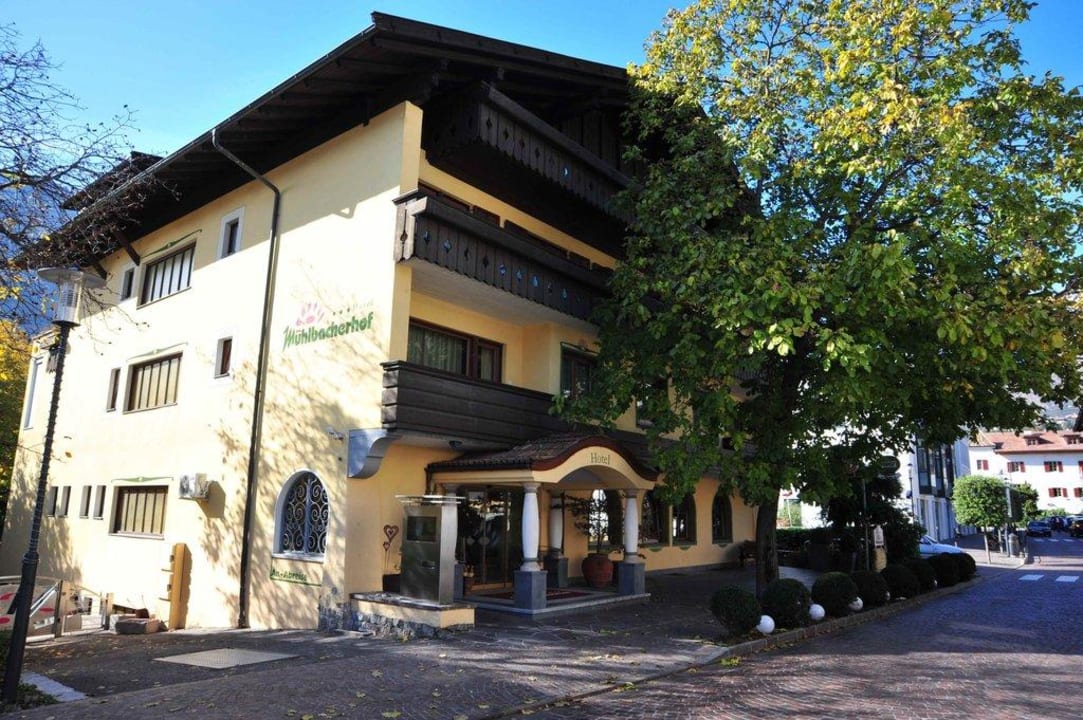 Straßenansicht Hotel Mühlbacherhof