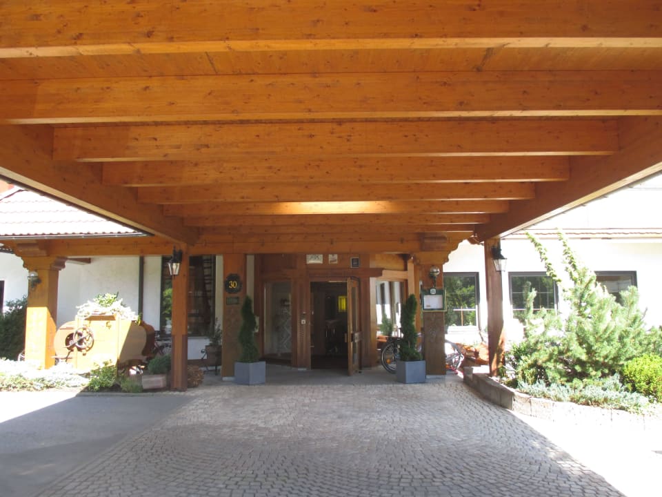 Eingangsbereich (außen) Vital- und Wellnesshotel Albblick