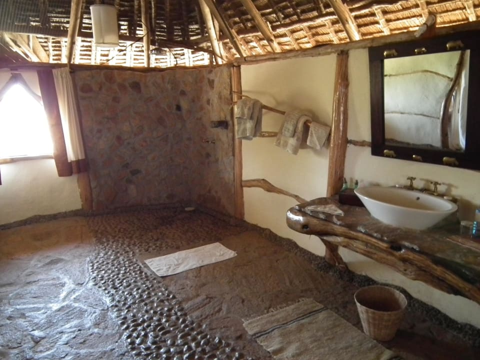 Dusche und Waschbecken Satao Elerai Camp