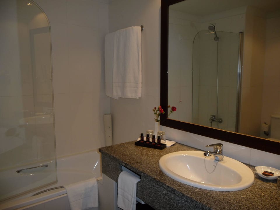 Klein, aber alles da PortoBay Falésia