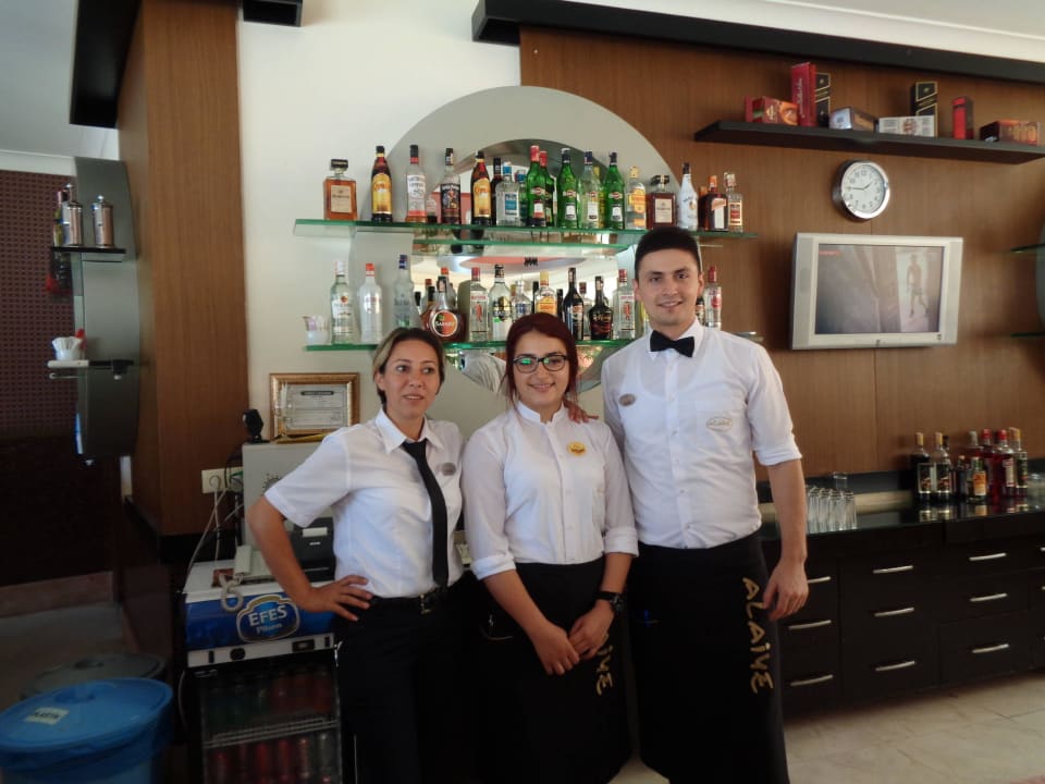 Coskun mit seinen Kolleginnen Alaiye Resort & Spa