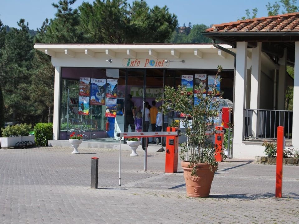 Info Point Norcenni Girasole Village