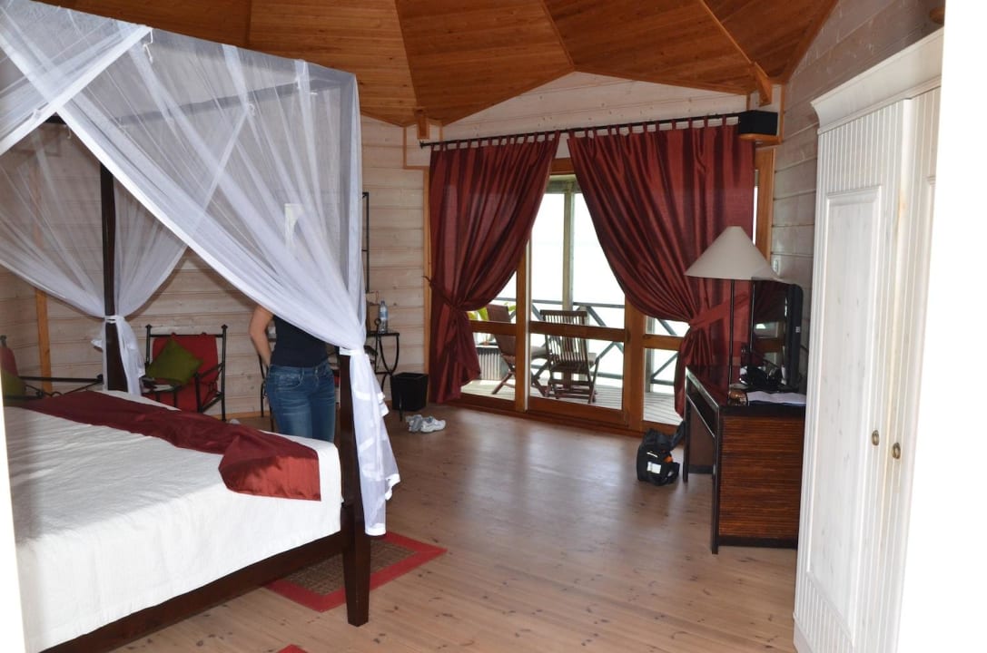 Eingang zum Wasserbungalow Kuredu Island Resort & Spa