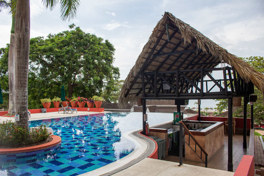 Pool Grand Decameron Panama, A Trademark All Inclusive Resort