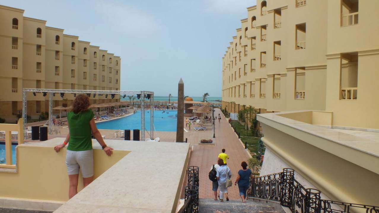 Widok z tarasu AMC Royal Hotel & SPA