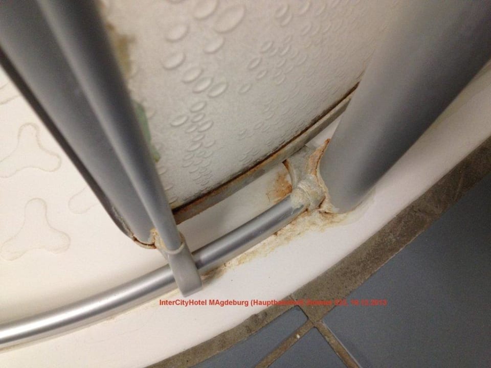 Duschabtrennung Zi 322 IntercityHotel Magdeburg