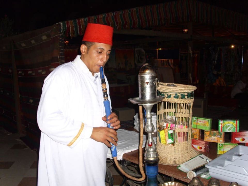 Wasserpfeife rauchen auf Terrasse Serenity Alpha Beach