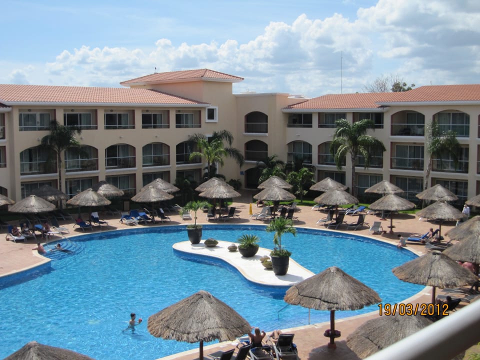 Riviera-Trakt großer Pool re Seite Sandos Playacar Beach Resort