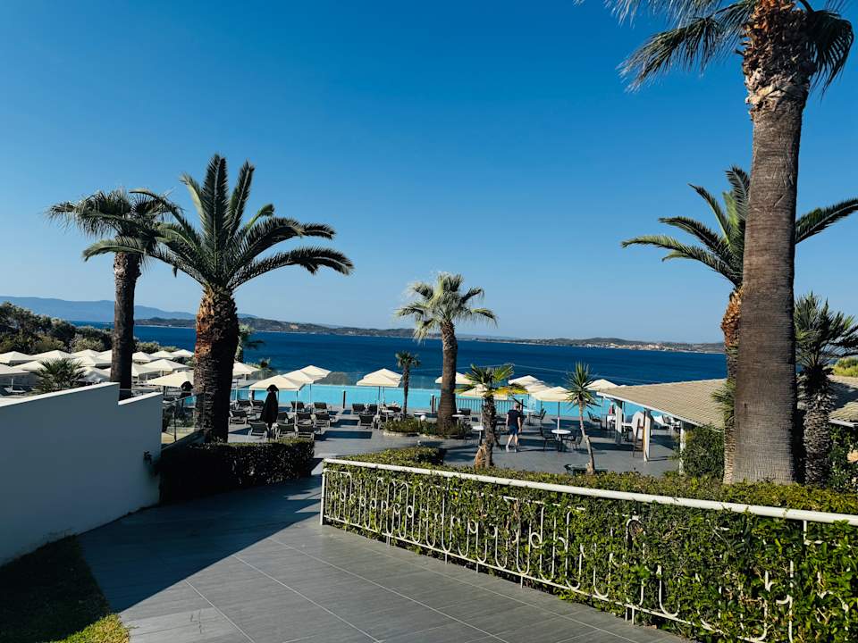 Außenansicht Akrathos Beach Hotel