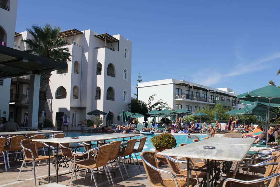 Oberer Pool mit Terrasse Arminda Hotel and SPA
