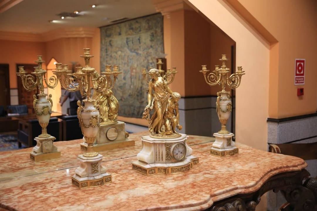 Schmucke Dekoration im Eingangsbereich. Saray Hotel