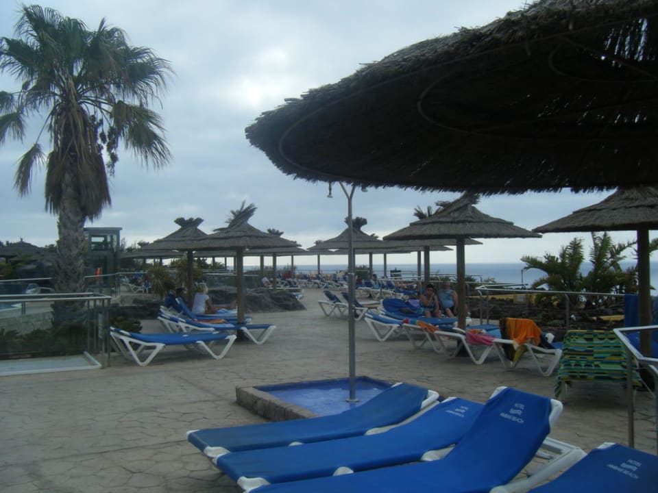 Der Pool mit Sonnenliegen AluaVillage Fuerteventura