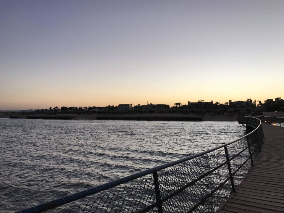 Blick vom Steg auf den Strand Pickalbatros Palace Hotel-Port Ghalib