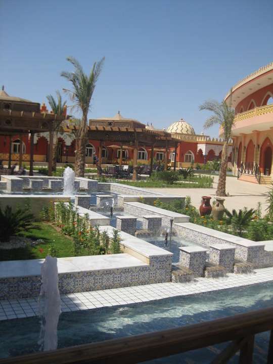 Bei den Restaurantanlagen Pickalbatros Alf Leila Wa Leila Resort - Neverland Hurghada