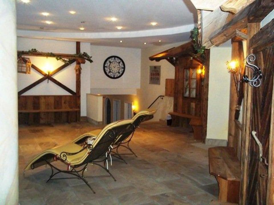 Liegen am Pool Alphotel Tyrol