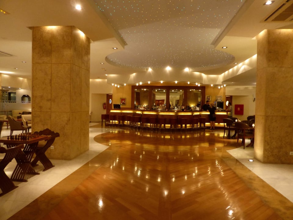 Bar im Haupthaus Neptune Luxury Resort