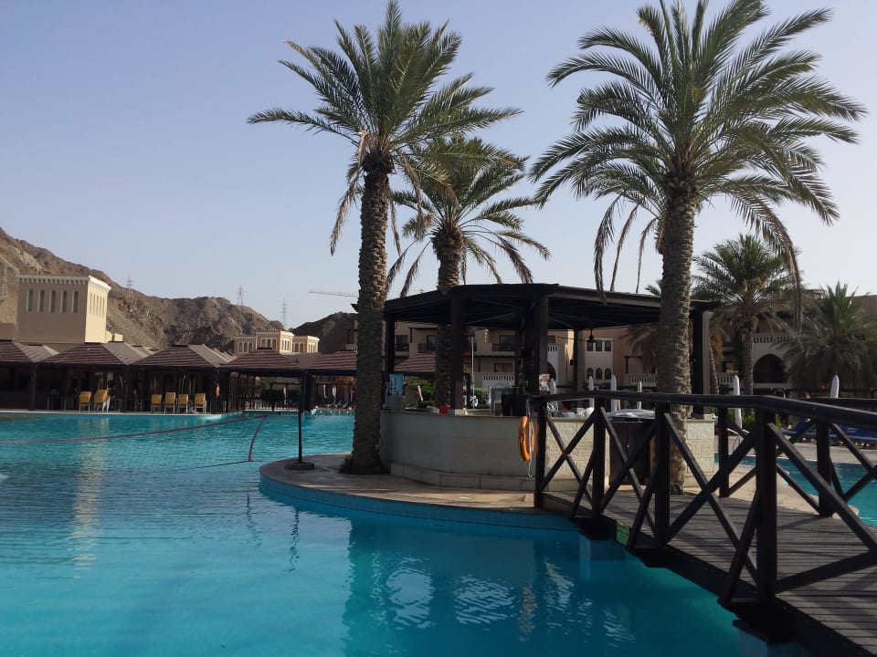 Poolbar Miramar Al Aqah Beach Resort