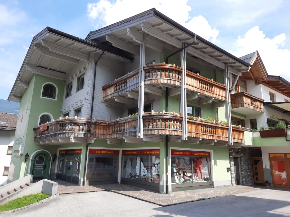 Außenansicht Appartementhaus Kostenzer