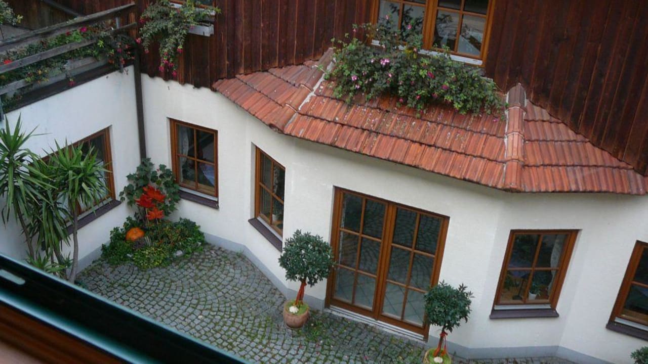 Innenhof des Gasthofes Hotel Reiterhof Pichler und Nebenhäuser