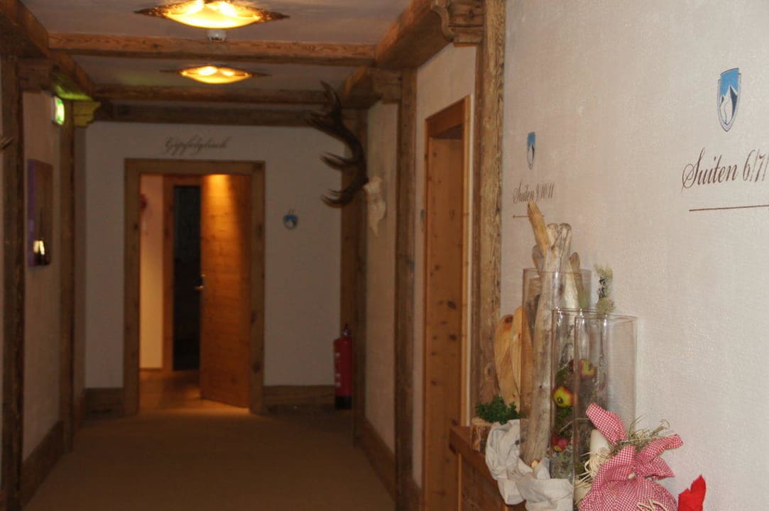 Geschmackvolle Zimmergänge Wedelhütte Hotel & Chalet