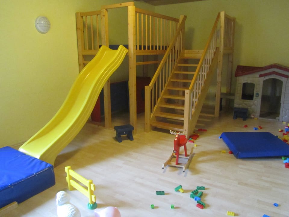 Zum spielen neben dem Restaurant Familotel Mein Krug