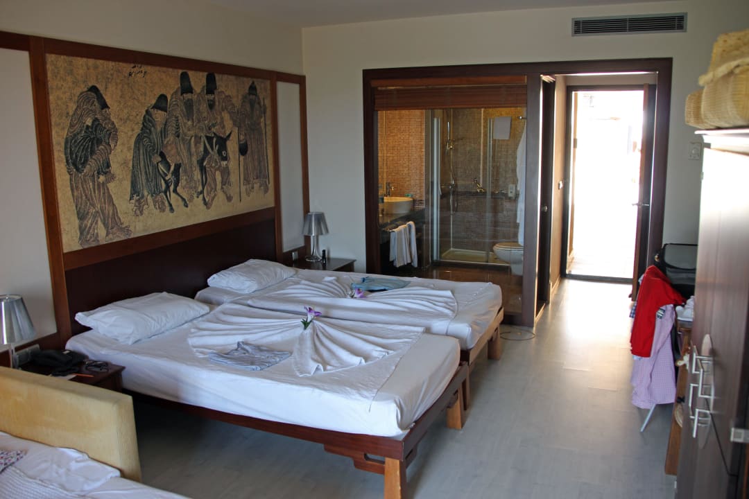 Zimmer (hinten das Badezimmer; Jalousie nutzbar) Asteria Family Belek