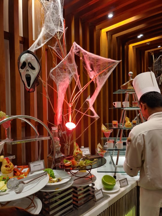Gastro Royal Palms Beach Hotel