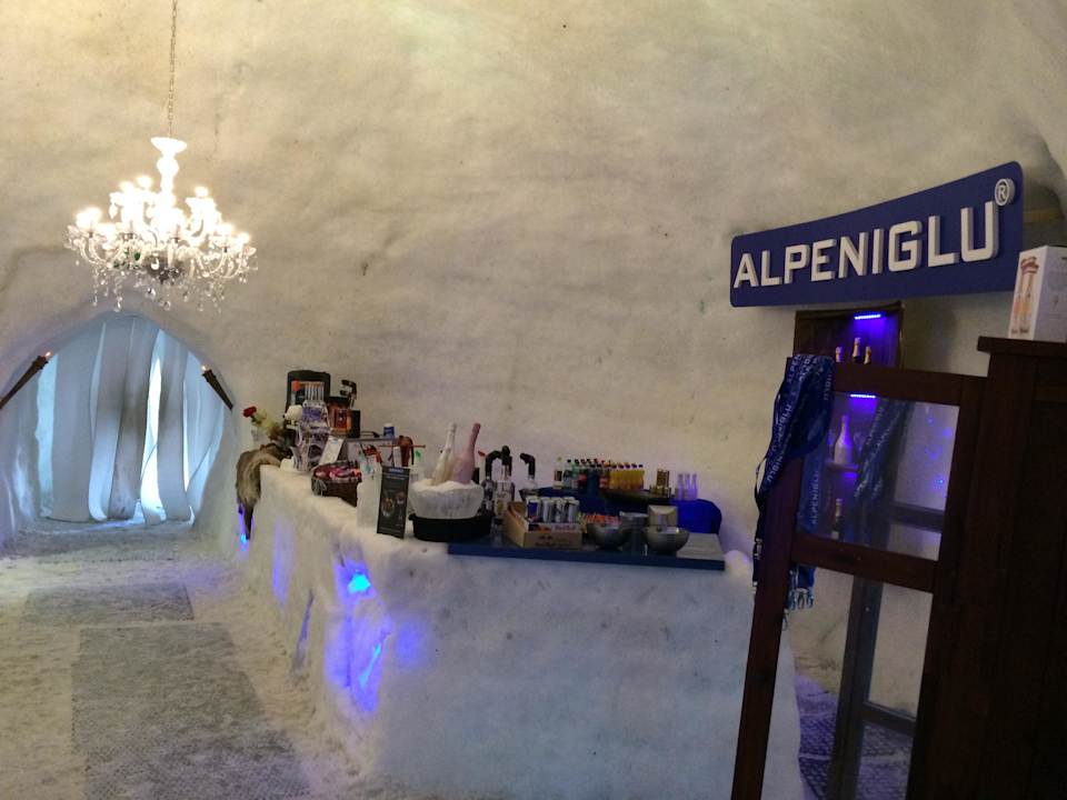 Eingang Hotel Alpeniglu