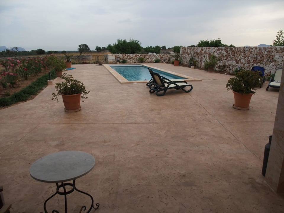 Finca "Es Sostre": Terrasse und Pool Finca Agroturisme Sa Boleda
