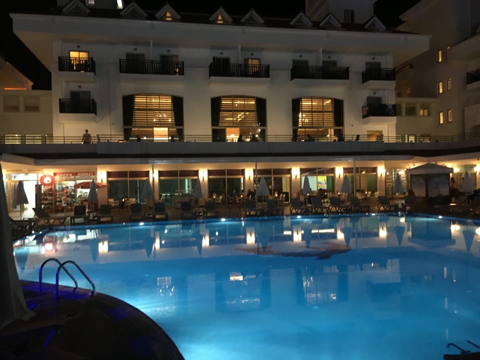 Pool Side Aquamarin Resort & Spa