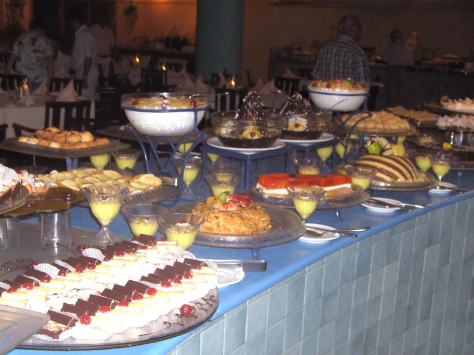 Kuchenbüffet beim Abendessen Giftun Azur Resort