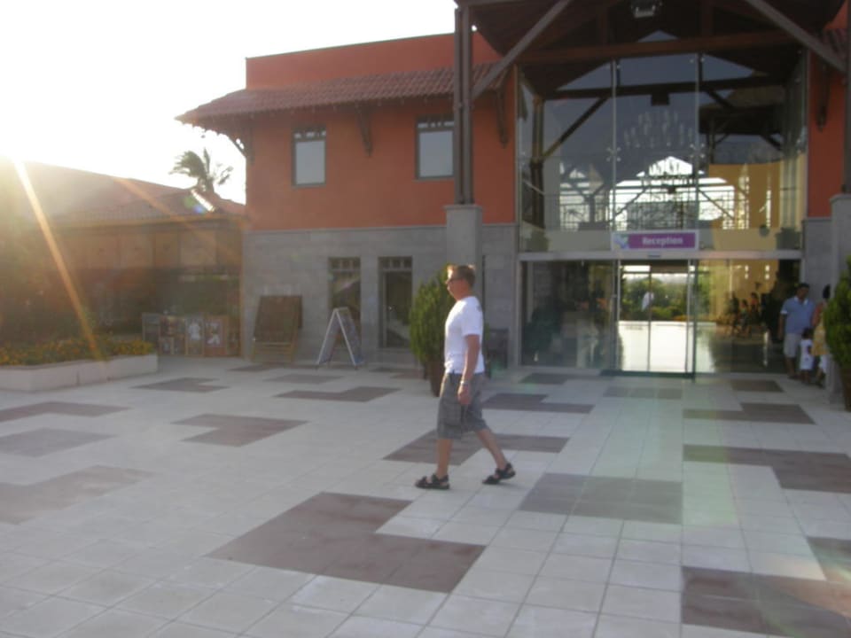 Ansicht auf die Rezeption TUI KIDS CLUB Felicia Village