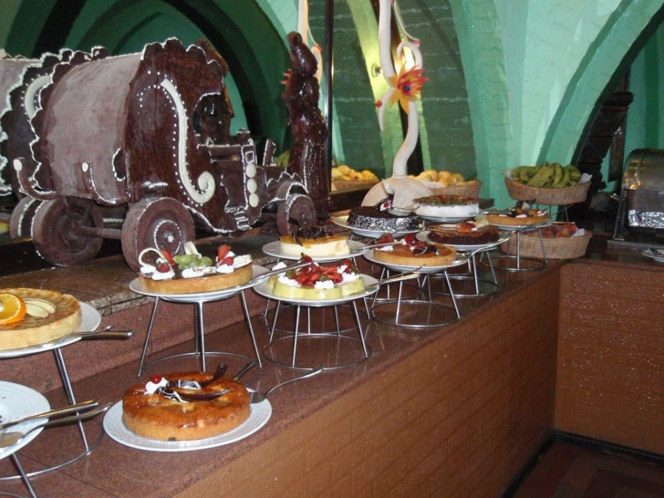 Kuchenbuffet im "Grill" zum Mittag Arabella Azur Resort