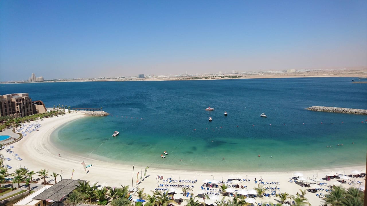 Blick von der Rooftopbar DoubleTree by Hilton Resort & Spa Marjan Island