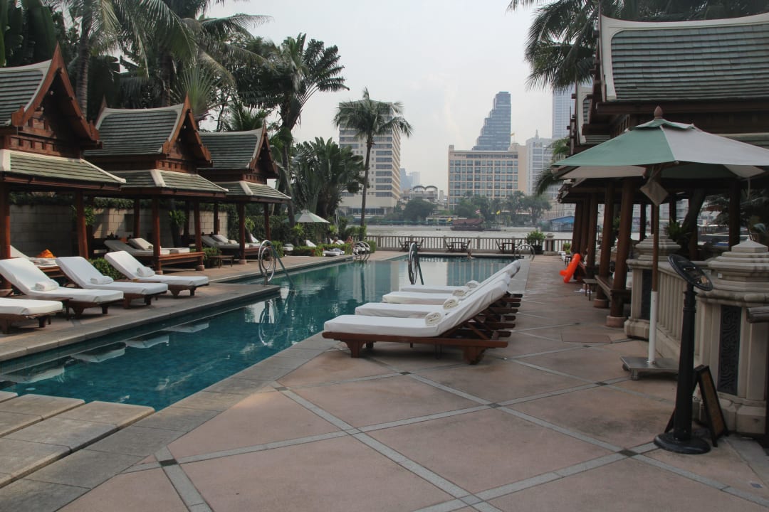 Pool mit Salas Hotel The Peninsula Bangkok