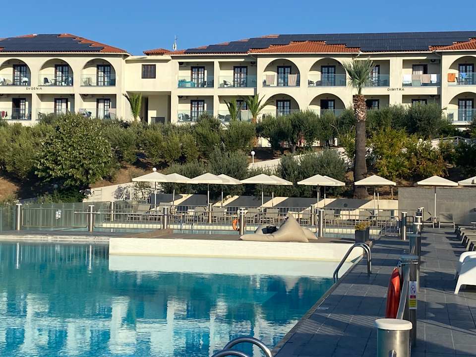 Pool Akrathos Beach Hotel