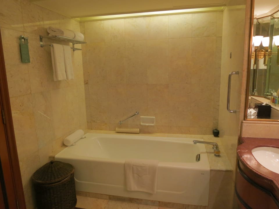 Krungthep Deluxe Balcony Room Shangri-La Hotel, Bangkok