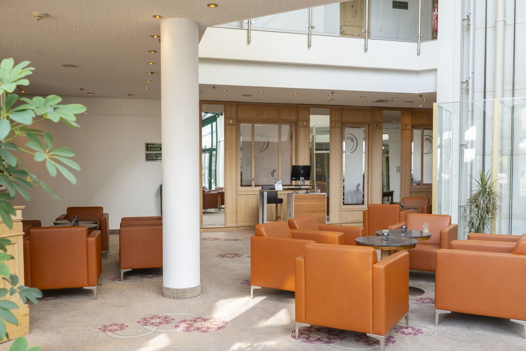 Lobby Atomis Hotel Munich Airport by Mercure
