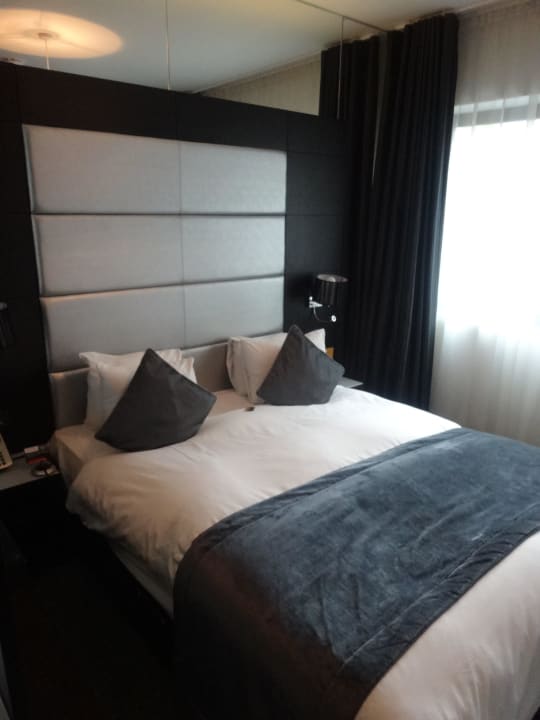 Blick aufs Bett  Hotel The Westbridge